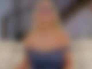 Fit Cougar's Live Sex Cam Show