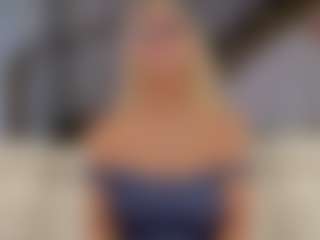Fit Cougar's Live Sex Cam Show
