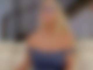 Fit Cougar's Live Sex Cam Show