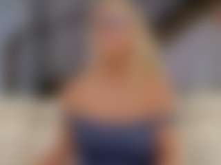 Fit Cougar's Live Sex Cam Show