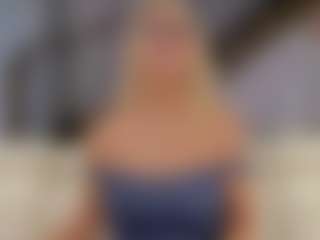 Fit Cougar's Live Sex Cam Show
