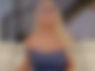 Fit Cougar's Live Sex Cam Show