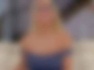 Fit Cougar's Live Sex Cam Show