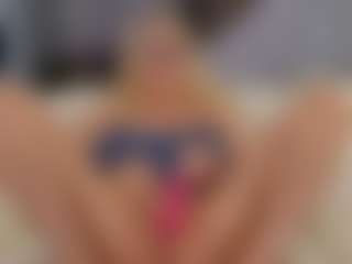Fit Cougar's Live Sex Cam Show
