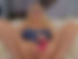 Fit Cougar's Live Sex Cam Show
