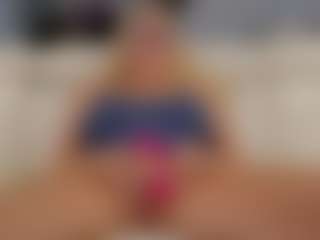 Fit Cougar's Live Sex Cam Show