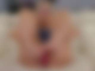 Fit Cougar's Live Sex Cam Show