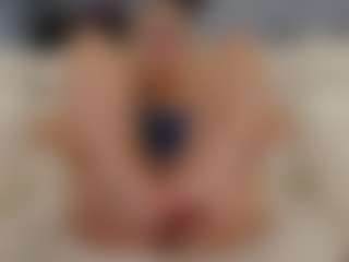 Fit Cougar's Live Sex Cam Show
