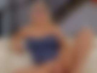 Fit Cougar's Live Sex Cam Show