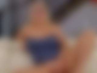 Fit Cougar's Live Sex Cam Show
