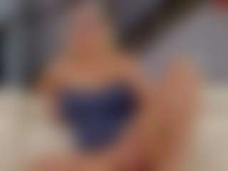 Fit Cougar's Live Sex Cam Show