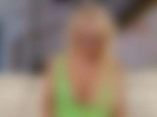 Fit Cougar's Live Sex Cam Show