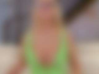 Fit Cougar's Live Sex Cam Show