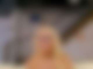 Fit Cougar's Live Sex Cam Show