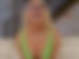 Fit Cougar's Live Sex Cam Show