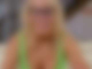 Fit Cougar's Live Sex Cam Show