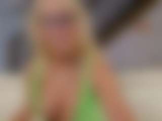 Fit Cougar's Live Sex Cam Show