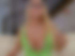 Fit Cougar's Live Sex Cam Show