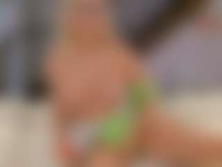 Fit Cougar's Live Sex Cam Show