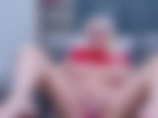 Fit Cougar's Live Sex Cam Show