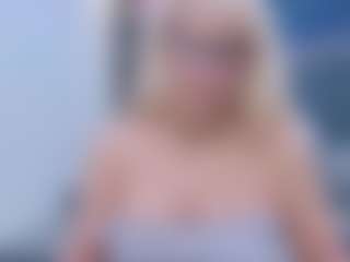 Live cam show with Fit Cougar - Glasses on Mixed Magazine Live