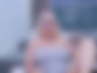 Fit Cougar's Live Sex Cam Show