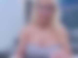 Fit Cougar's Live Sex Cam Show