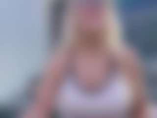 Fit Cougar's Live Sex Cam Show