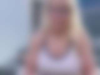 Fit Cougar's Live Sex Cam Show