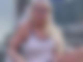 Fit Cougar's Live Sex Cam Show