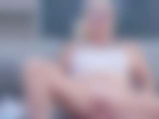 Fit Cougar's Live Sex Cam Show