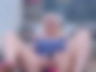Live cam show with Fit Cougar - Shaved Pussy Mature on Hubzter Live