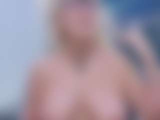 Fit Cougar's Live Sex Cam Show