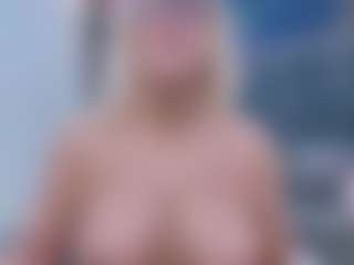 Live cam show with Fit Cougar - Cougar on TeamSkeetLive