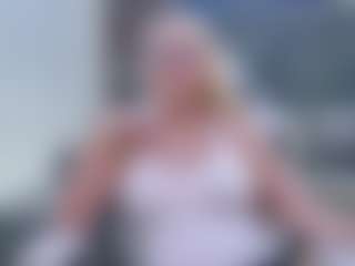 Live cam show with Fit Cougar - Blonde Hair HD on xxxlivecams.org