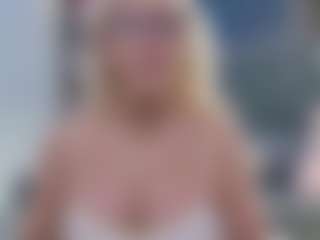 Fit Cougar's Live Sex Cam Show