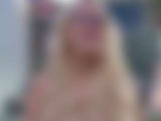 Live cam show with Fit Cougar - Mature on madthumbs