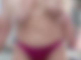 Fit Cougar's Live Sex Cam Show