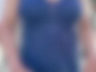 Fit Cougar MILF webcam performer live streaming
