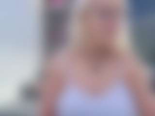 Fit Cougar's Live Sex Cam Show
