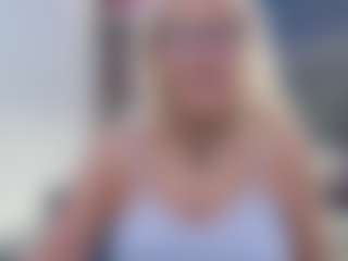 Fit Cougar's Live Sex Cam Show