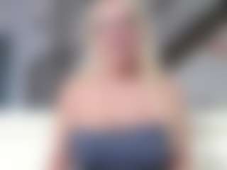 Live cam show with Fit Cougar - Mature on Camming Site