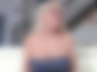 Fit Cougar's Live Sex Cam Show