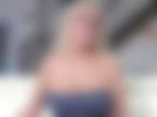 Fit Cougar's Live Sex Cam Show