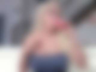 Fit Cougar's Live Sex Cam Show