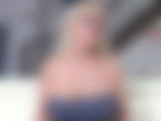 Fit Cougar's Live Sex Cam Show