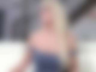 Fit Cougar's Live Sex Cam Show