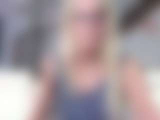 Fit Cougar MILF webcam performer live streaming