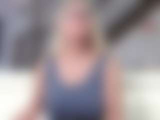 Fit Cougar MILF webcam performer live streaming