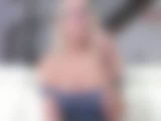 Fit Cougar's Live Sex Cam Show